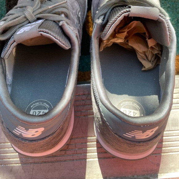 New Balance 420 olive/grey pre-owned - Picture 11 of 11